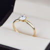 Anillo de compromiso oro 14k con zirconias SOLOZ-017