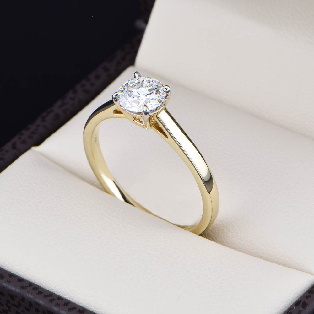 Anillo de Compromiso Solitario Oro Amarillo 14k con Diamante de Laboratorio 0.76CT Corte Brillante