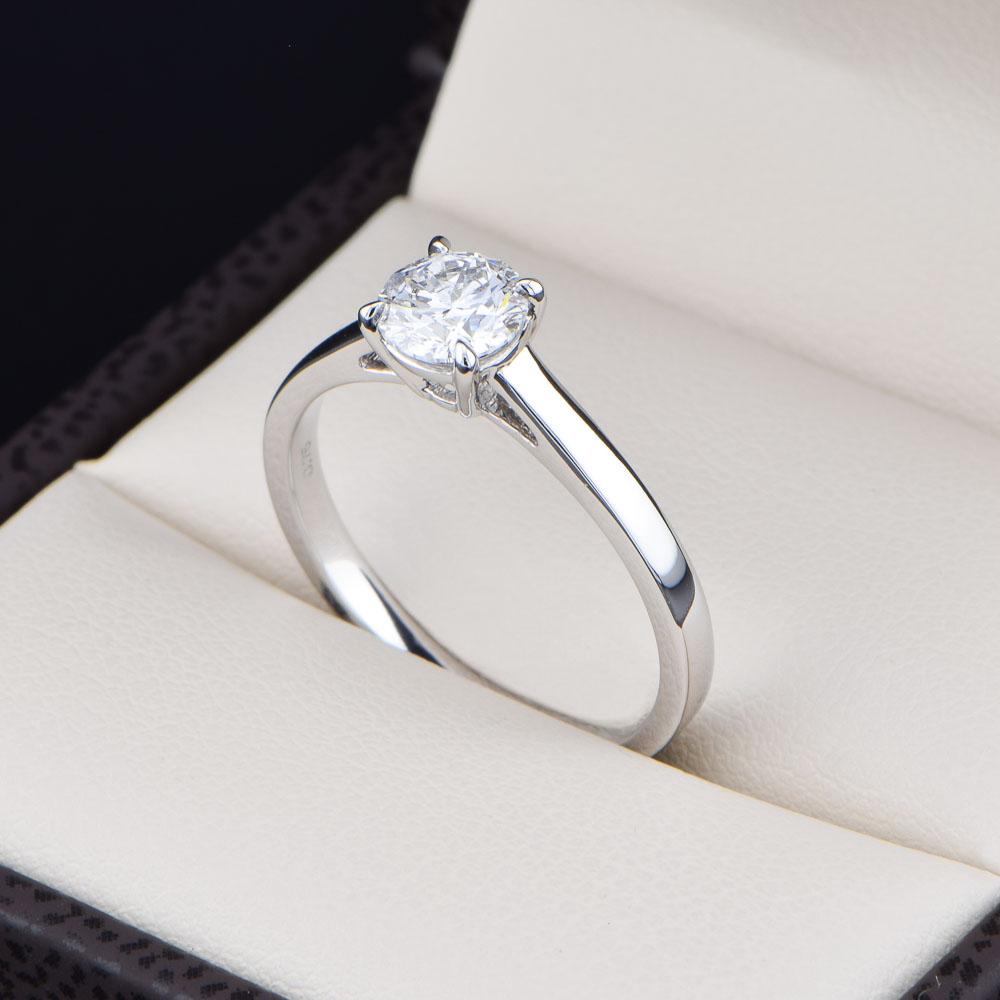 Anillo de Compromiso Solitario Oro Blanco 14k con Diamante de Laboratorio 0.70CT Corte Brillante