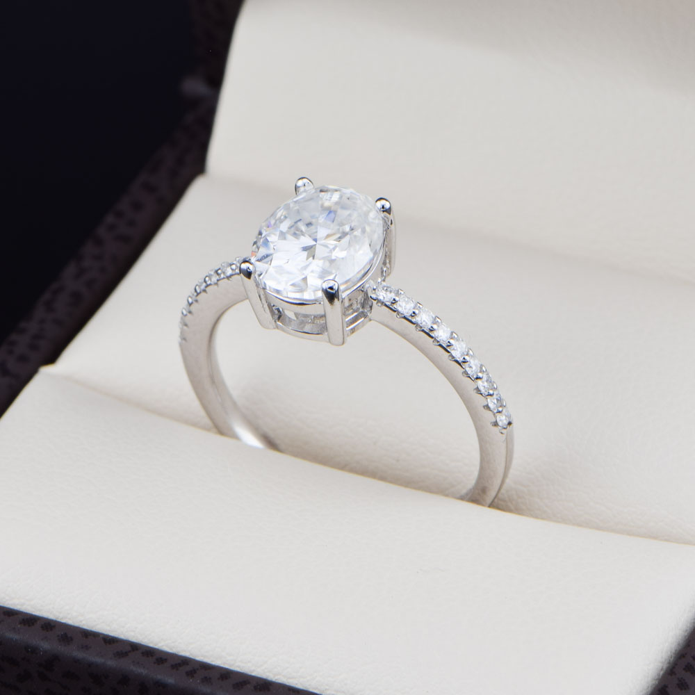 Anillo de compromiso de Plata 925 con Moissanitas Corte Ovalada