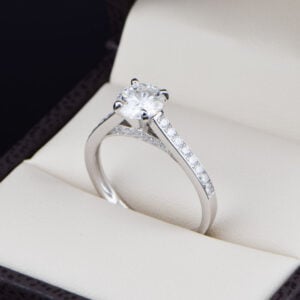 Anillo de compromiso de Plata 925 con Moissanitas