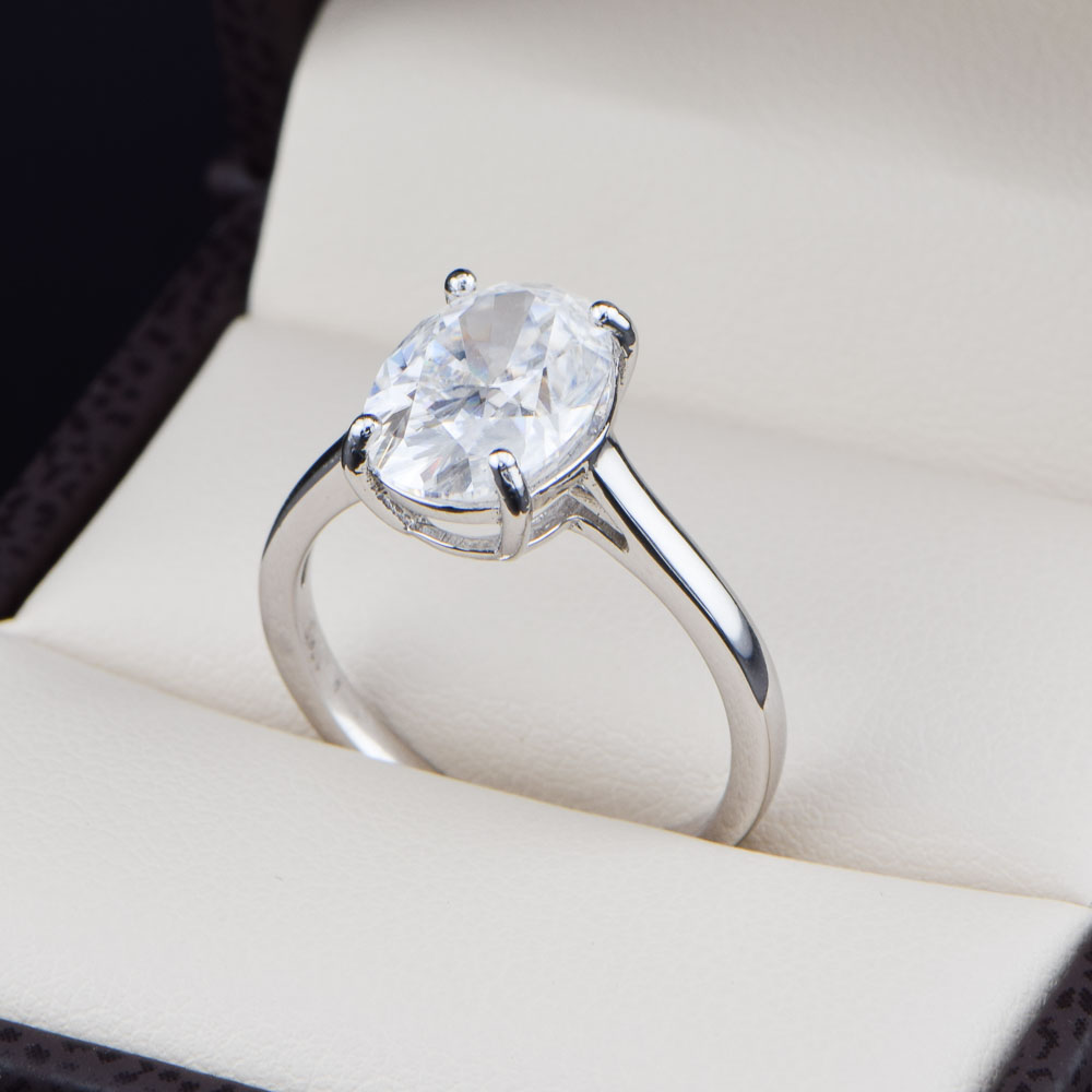 Anillo de compromiso Clásico de Plata 925 con Moissanita Ovalada