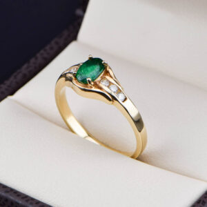 Anillo de Oro 14k Esmeralda Ovalada y Diamantes