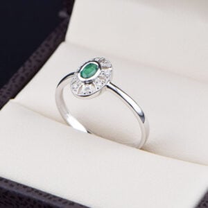 Anillo de Oro 14k Esmeralda Ovalada y Diamantes