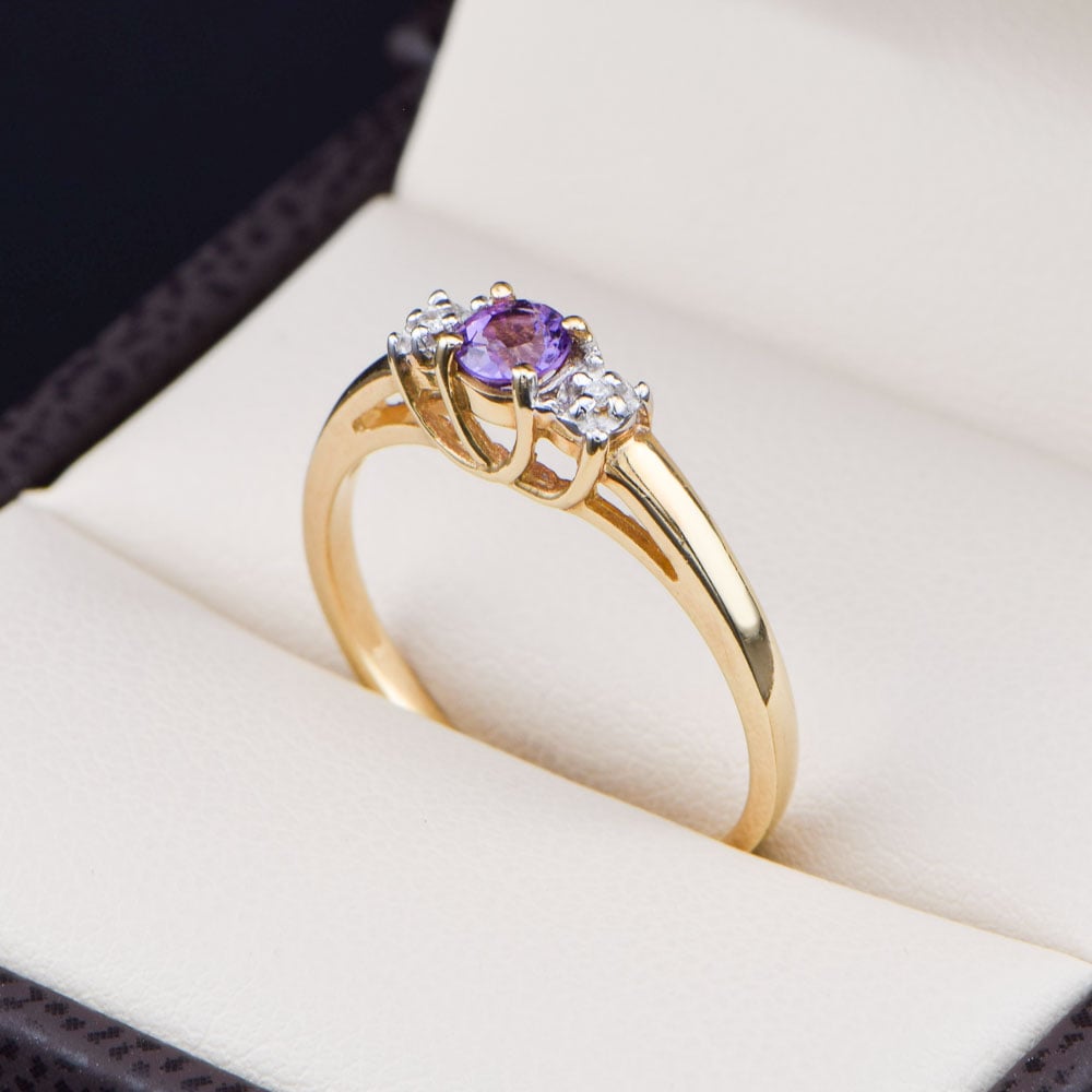 Anillo de Oro 14k Amatista Corte Brillante y Diamantes