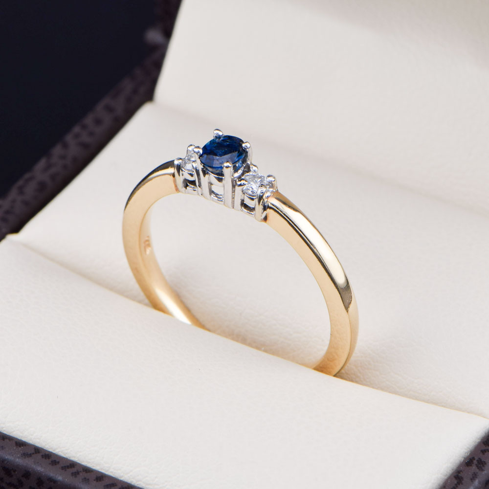 Anillo de Oro 14k Zafiro Corte Brillante y Diamantes