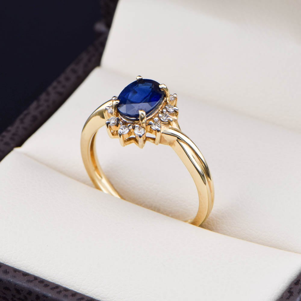 Anillo de Oro 14k Zafiro Ovalado y Diamantes