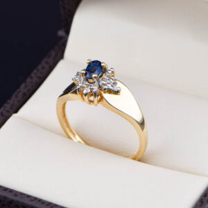 Anillo de Oro 14k Zafiro Ovalado y Diamantes
