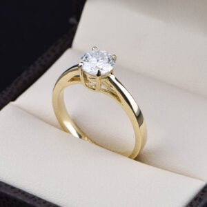 Anillo de Compromiso Solitario Oro Amarillo 14k con Moissanita 1.00CT Corte Brillante