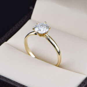 Anillo de Compromiso Solitario Oro Amarillo 14k con Moissanita 1.00CT Corte Brillante