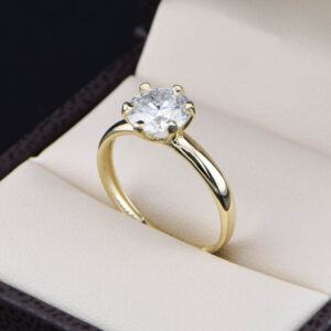 Anillo de Compromiso Solitario Oro Amarillo 14k con Moissanita 1.50CT Corte Brillante